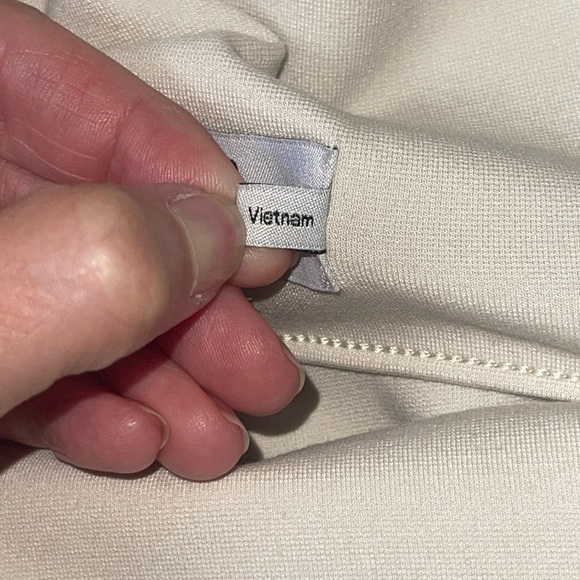 MM LAFLEUR The Shiloh Pant Washable Ponte
{$239} PEARL Cream Front Seam Cropped - Picture 8 of 9